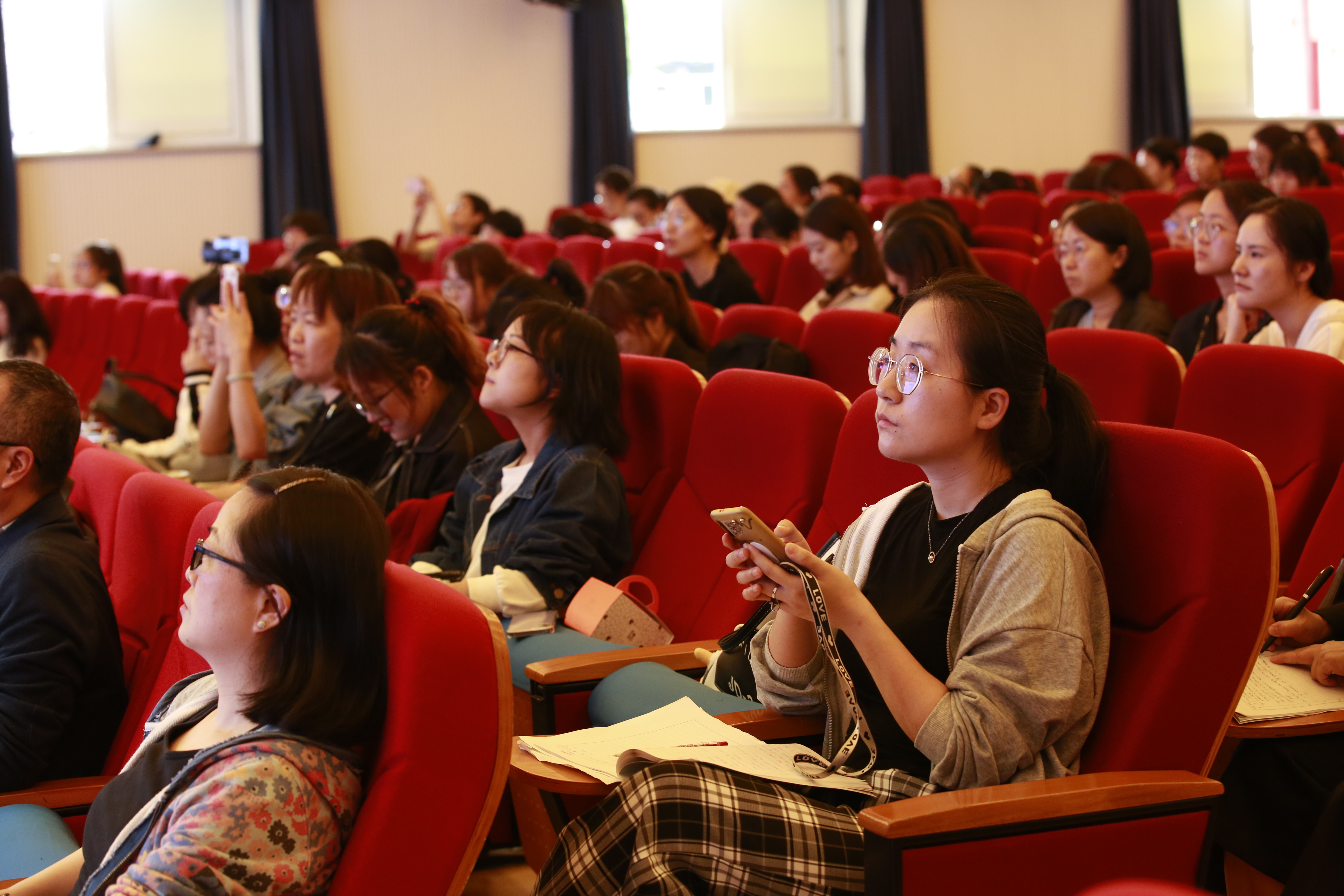 鹿城区教育研究院英语教研员陈俊杰老师.